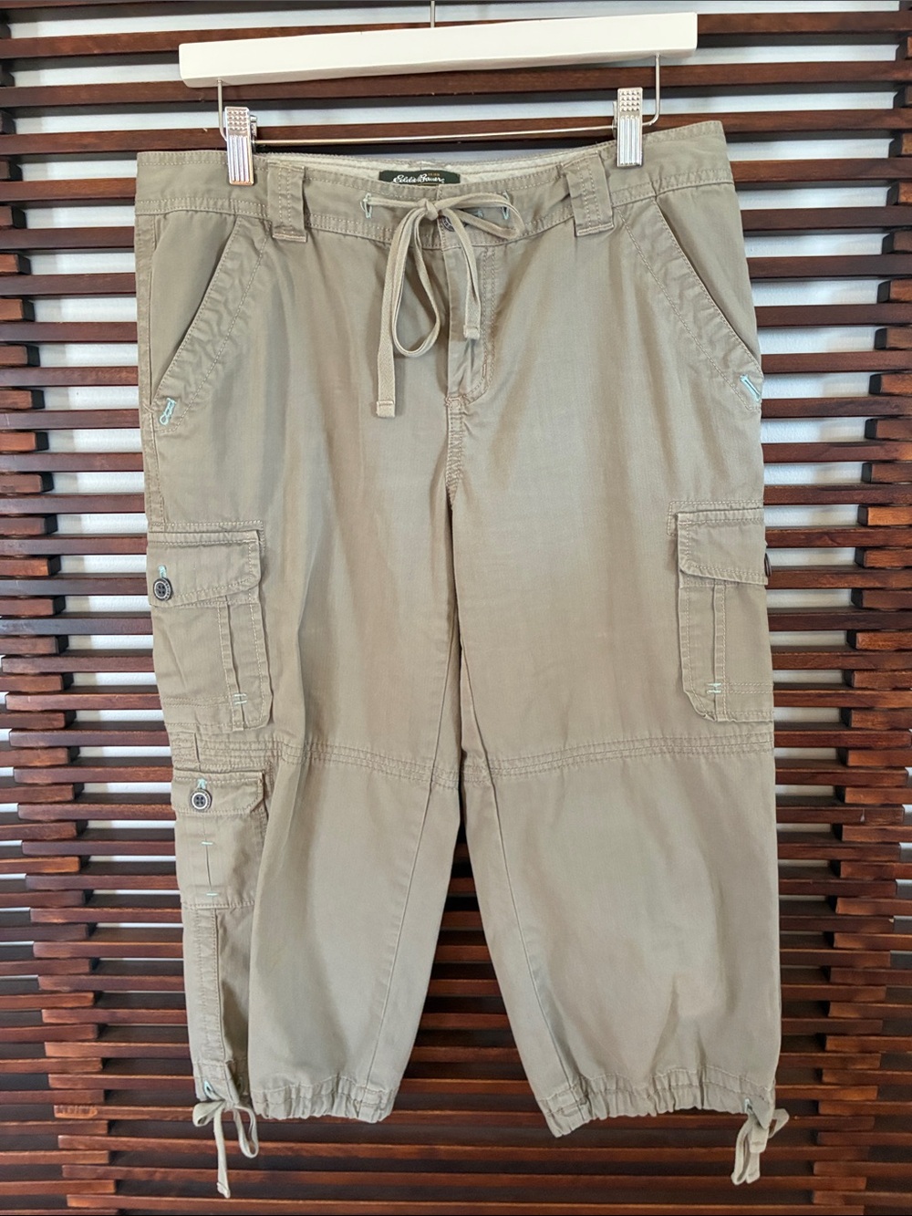 🎉NEW LISTING!🎉Eddie Bauer Olive Green Cargo Capris